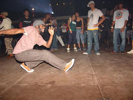 Dance cypher floor configuration